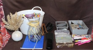 lot 120 image: Office  school supplies see pictures