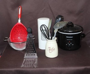 lot 125 image: Kitchen items see pictures for details