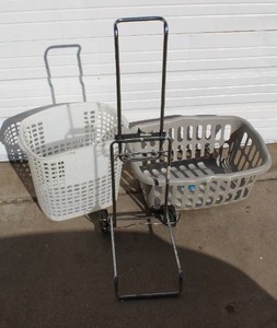 lot 131 image: Rolling rack with two laundry baskets