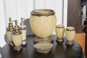 lot 160 image: vintage-style, Romanesque bathroom accessory set i