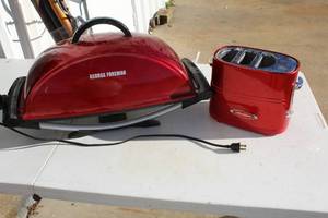 lot 164 image: IndoorOutdoor Electric Grill and Pop-Up Hot Dog Toaster.