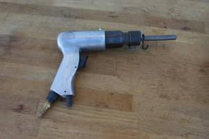 lot 169 image: Central Pneumatic air hammer,
