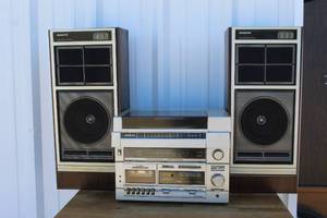 lot 176 image: vintage Soundesign Model 5642 AMFM stereo receiver and cassette recorder system,and turntable and  vintage Technics SL-5 Linear Tracking Direct Drive Auto Turntable.