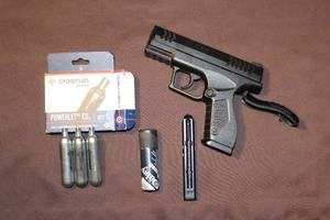 lot 149 image: X-B-G co� bb gun with mag and 3 - powerlet CO2 tanks