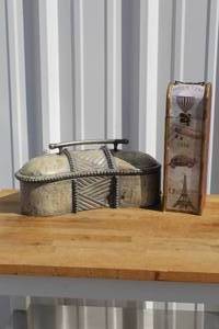 lot 210 image: vintage trinket or jewelry box and wooden wine box