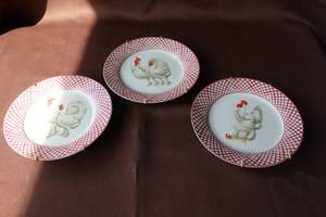 lot 219 image: 3 Basic Porcelana Home  Essentials Rooster Hen 7- 12 Plate Lunch Salad