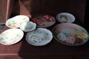 lot 220 image: decorative plates, see pictures for details