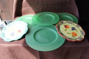 lot 221 image: 4-Fire-King Restaurant Ware Jadeite plates. And 2-decorative plates