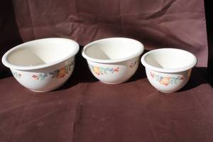 lot 240 image: Corelle Coordinates Abundance pattern nesting mixing bowls. See pictures for sizes