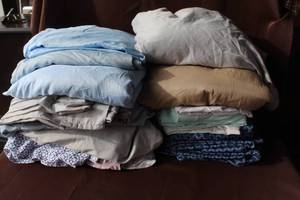 lot 205 image: Mix of bed sheets and pillowcases