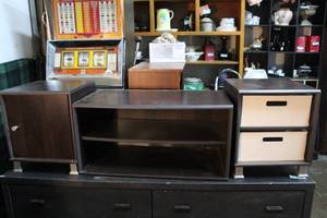 lot 260 image: Three piece entertainment center