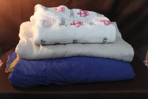 lot 283 image: blankets