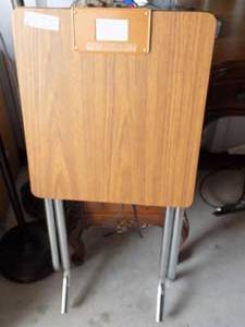 lot 32 image: electric dinner tray