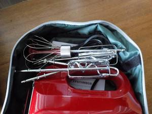 lot 35 image: Oster handheld mixer