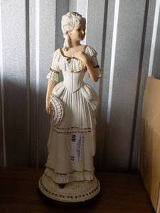 lot 37 image: Homco  LADY CAMILLE    statue