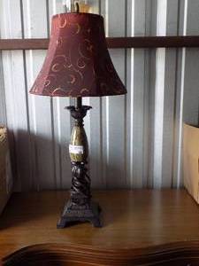 lot 38 image: table lamp with shade