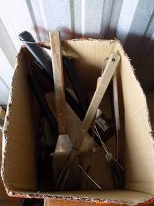 lot 40 image: kitchen utensils