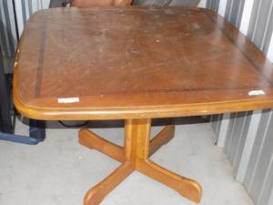 lot 36 image: square dining room table with 4 padded kitchen chairs
