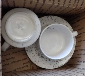 lot 47 image: speckled dishes