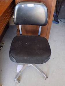 lot 60 image: black rolling office chair