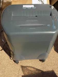 lot 82 image: paper shredder
