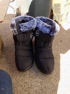 lot 84 image: womens boots no size