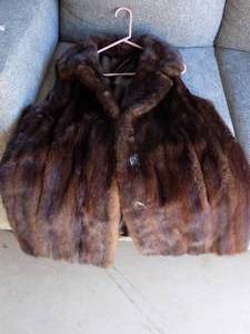 lot 24 image: Womens  MINK VEST  (She purchased for a cruise then failed to wear it)