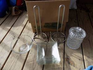 lot 92 image: 2 paper towel holders, small square plates, candy dish and small bowl