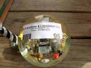 lot 96 image: light house dcor, macys thanksgiving day parade snow globe