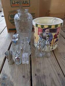 lot 104 image: salt and pepper shakers, vase, kitchen utensil holder