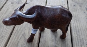 lot 113 image: HAND CARVED WOODEN WATER BUFFALO FIGURINE