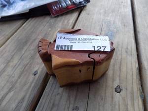 lot 127 image: WOODEN FISH  3D PUZZLE