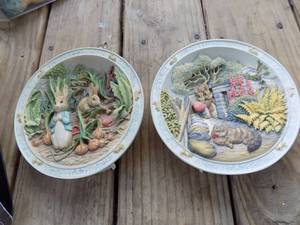 lot 129 image: Peter Rabbit hanging wall musical dcor plates