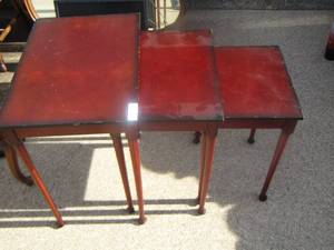 lot 14 image: NESTINGStackable side tables qty 3