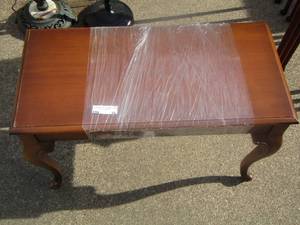 lot 16 image: Piano bench with storage 20 X 30 X 15