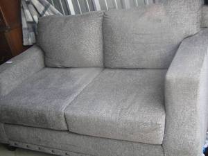 lot 15 image: Broyhill love seat