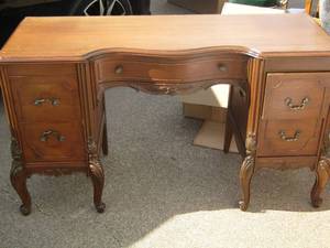 VINTAGE VANITY 5 drawers   back needs fixed   30" X 42" X 19"