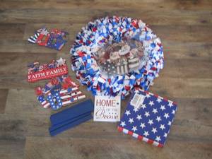 lot 153 image: 4th of July dcor