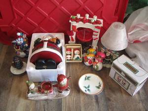 lot 179 image: large Christmas figurine lot