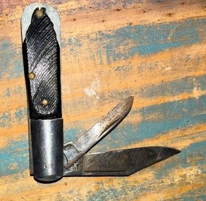 lot 145 image: SABRE multi blade pocket knife