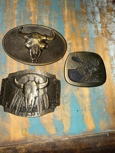 lot 142 image: qty 3 solid brass belt buckles