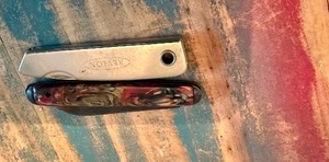 lot 133 image: qty 2 small pocket knifes