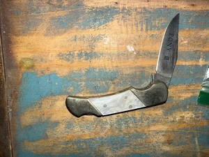lot 150 image: Valor pony 3 mini pocket knife