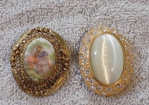lot 75 image: BROACHES   QTY  - 1 IS JEWELED  & 1 IS OF  VICTORIAN LADIES  1 X 1 12