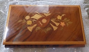 lot 85 image: JEWELRY CASKET - MUSIC BOX (NONWORKING)   INLAYED WOOD  -SORRENTO  MADE IN ITALY