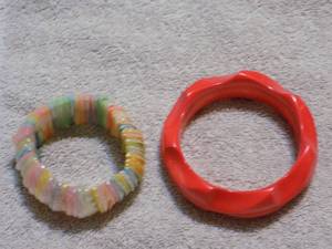 lot 53 image: RED BANGLE BRACELET & MULTICOLOR STRECH BRACEL