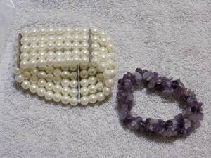 lot 52 image: PEARL NECKLACE & AMATHEST BRACELETS