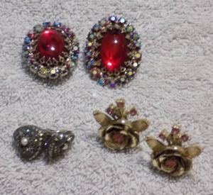 lot 47 image: 3 PAIR EARRINGS