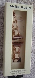 lot 10 image: ANNE KLEIN APPLE WATCH BAND