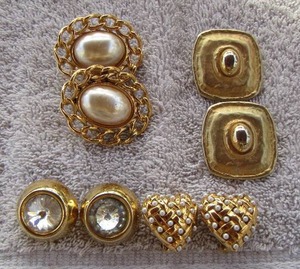 lot 29 image: 3 SETS OF GOLD & PEARL EARRINGS & 1 CRYSTAL